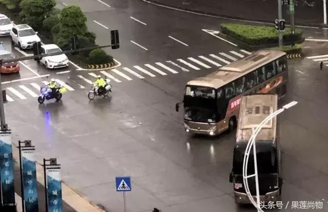 东莞暴雨汽车飘浮甚至没顶，台风漂移，未来天气你要有心理准备