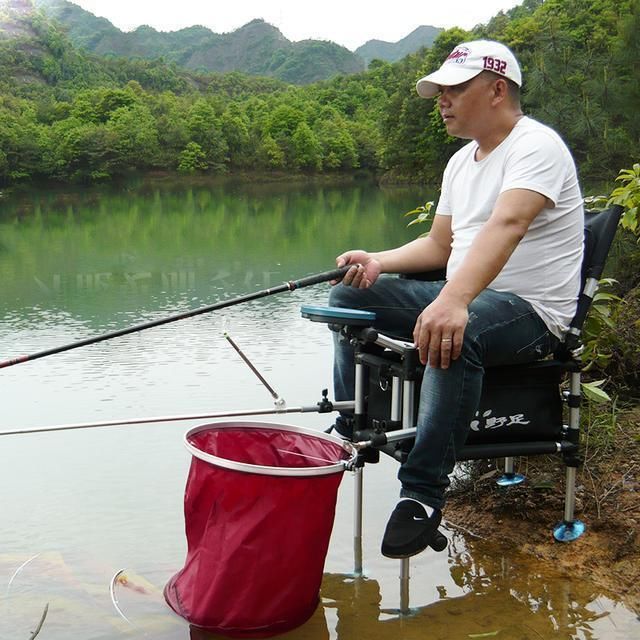 野外钓鱼，如何正确寻找鱼窝?教你一招，钓不到鱼你来找我_【今日爆点】