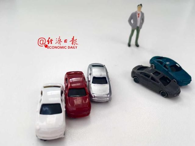 财政部等四部门:降低新能源汽车补贴标准,坚持