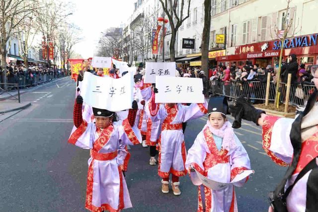 巴黎13区举行春节彩妆游行 华裔新生代走上前台