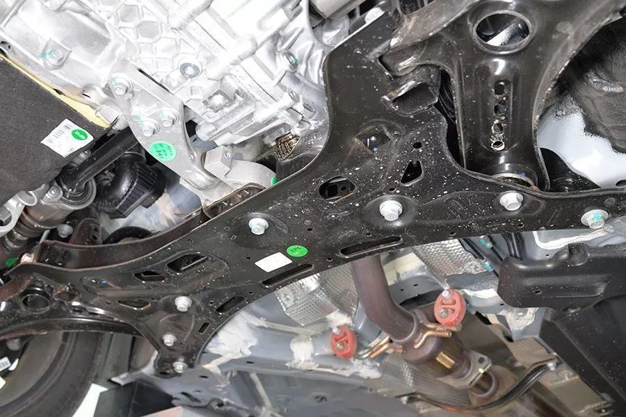 吉利缤越底盘拆解,看看这辆车的底盘用料如何