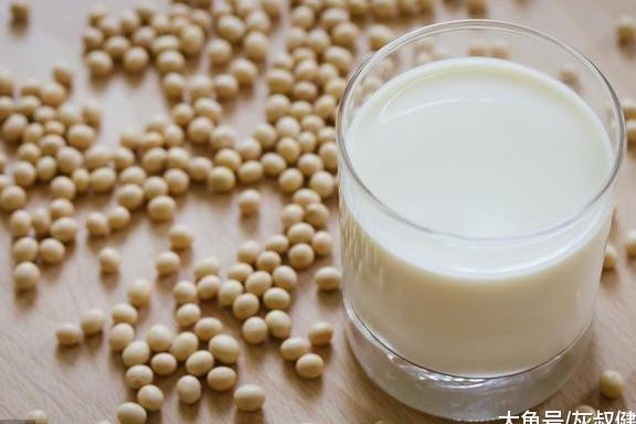 女人早饭多吃三种碱性食物, 脂肪可能从你小腹