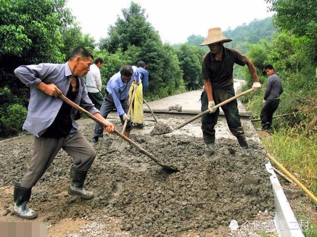 今年开始农村修路，这几种情况可以领取补助，你们村领了吗？