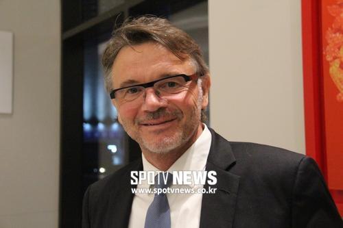 特鲁西埃:中国足球太注重眼前,进不了2022年世