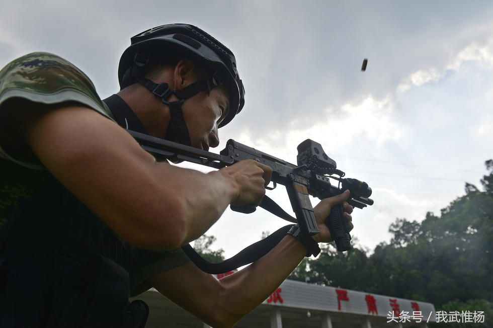 武警反恐中队战士枪械应用射击影记