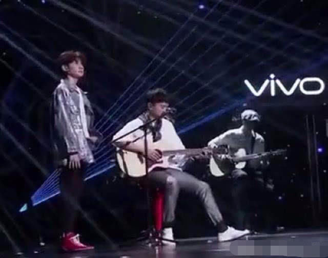 张杰和王源同台唱《明天过后》,评论炸了:没有