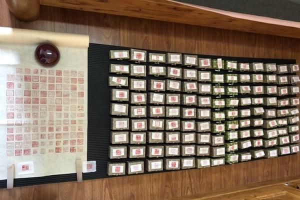 大学教授刻224枚印章送学生当毕业礼物,网友: