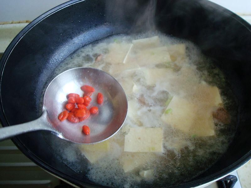 最简单的豆腐汤做法，煮一煮推一推，包你想把汤都喝光