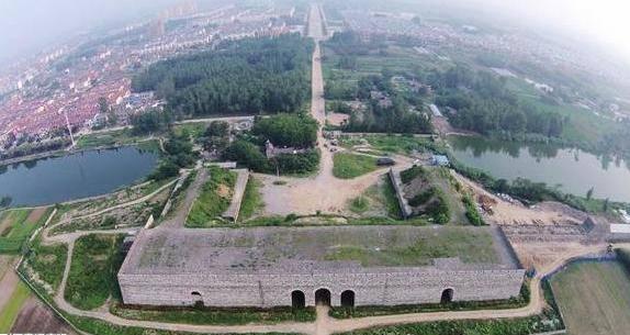 曾与北京南京齐名,建的皇城比故宫还要大,如今