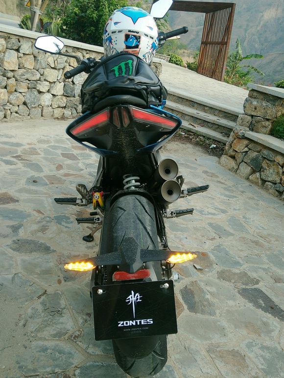 这家国产车企跟宝马杠上了,豪江升仕310R街车