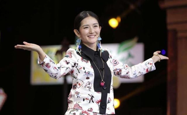 谢娜晒女儿照片曝光,网友:一个像爸爸一个像妈