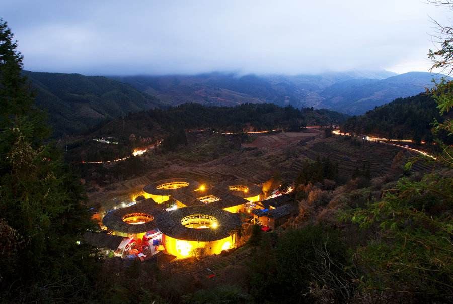 世界上独一无二的山区大型夯土民居建筑，南靖土楼