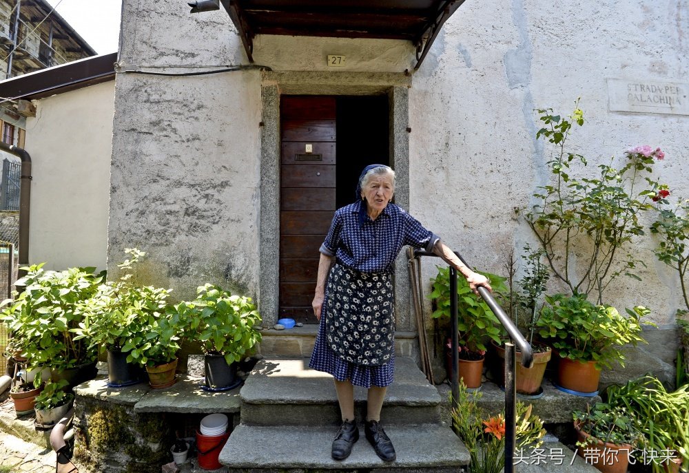 独居老人90高龄，终身未婚的她却过得有滋有味