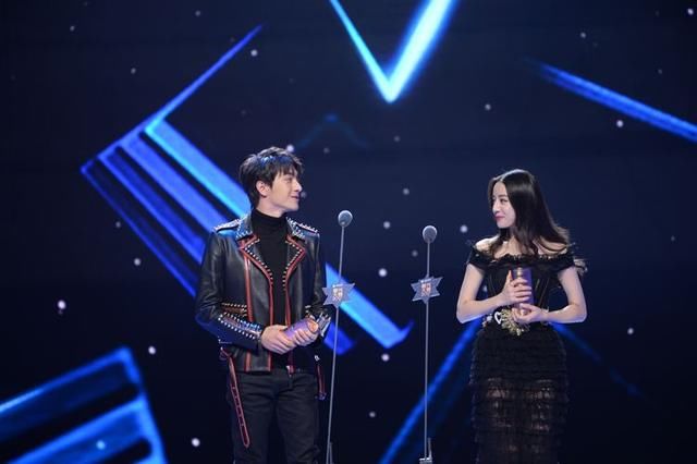 林更新发表感言,被主持人请下台,网友:活该!