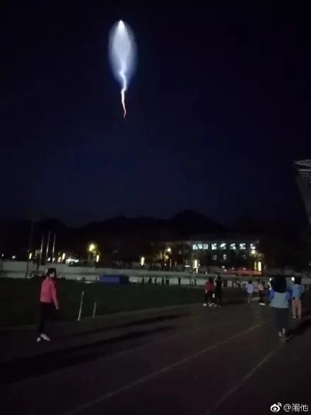 多地夜空突然出现的奇异光束是什么?专家这么看 - 罗杰军 - 羅傑軍 博客 多地夜空突然出现的奇异光束是什么?专家这么看 - 罗杰军 - 羅傑軍 博客