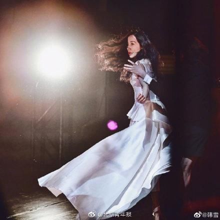 韩雪就假唱事件道歉 称演出前父亲突发心脏病