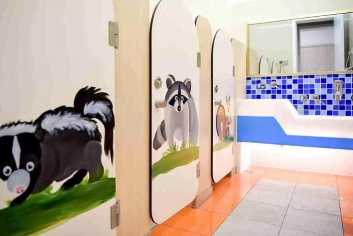 院里有大恐龙楼道可骑车还有男外教 探秘杭州