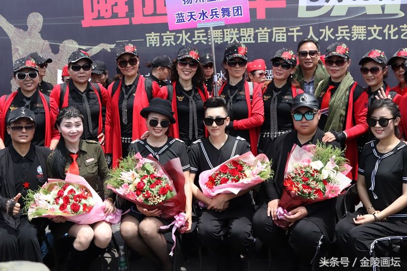 最炫母亲节,南京首届千人水兵舞艺术节隆重开