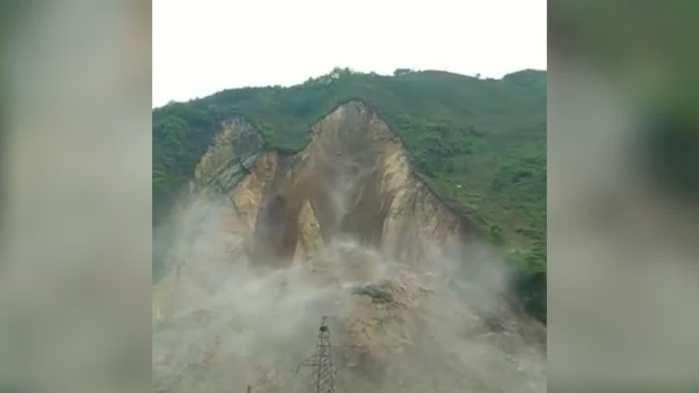 艾云尼暴雨成灾, 广东河源发生山体滑坡, 场面震撼!