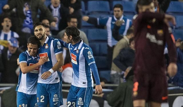 西班牙攻破巴萨球门直播