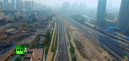 当基建狂魔的视频在海外爆红,国外网友:上帝保