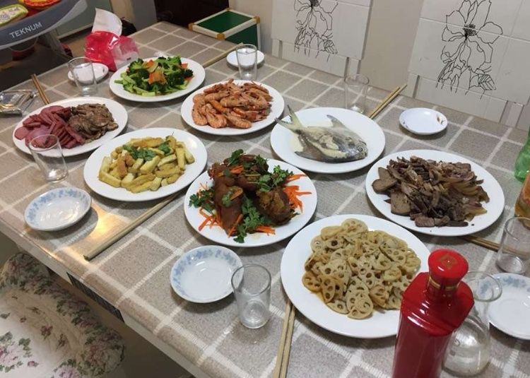 朋友圈秀年夜饭，哪幅图片最有年味？网友：哪一家也不如自家的好