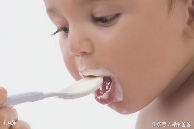 宝宝吃饭有讲究,一岁不食蜜、三岁不饮茶,很多