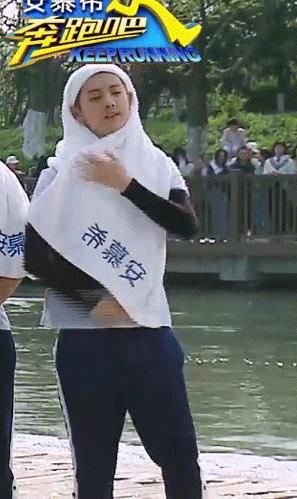 鹿晗为什么这么喜欢用毛巾包头呢?网友:他可能