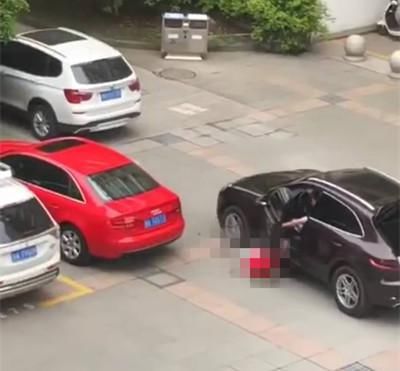 男子开保时捷碾压女学生 事发浙江理工大学内