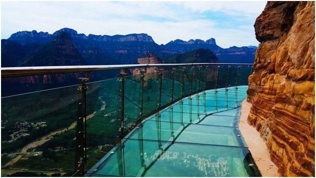 终于来了!浙江最长高空玻璃栈道开放!敢走我敬你是条汉子!