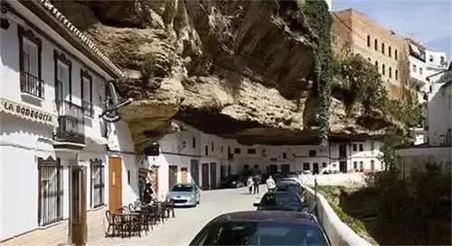 西班牙：世界上最“危险”的村庄，睡觉都会害怕