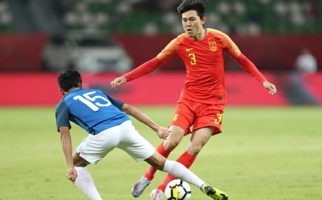 噩耗!国足接连重伤两名主力左后卫,里皮或紧急