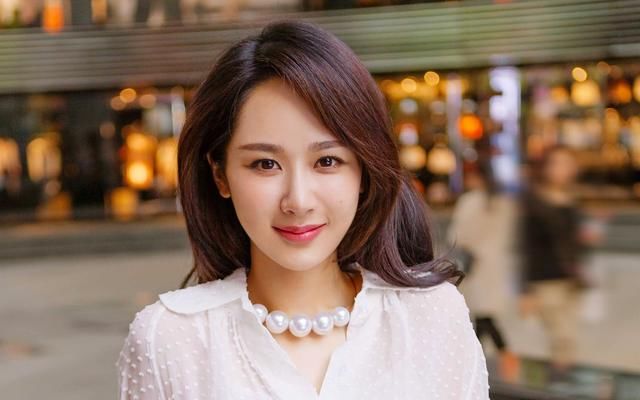 杨紫强势加盟《超能少年团》,站王俊凯旁合影