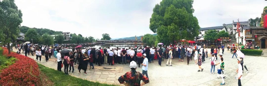 全国首个“中国气候宜居城市“迎来首个千人旅游团！