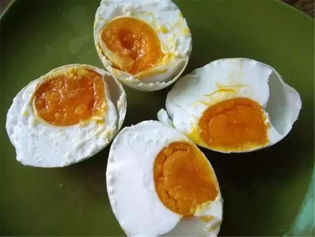 被外国人吐槽的中国小吃，网友：那是他们不懂吃！