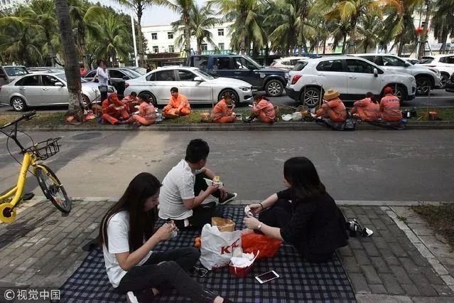 海南万车大滞留，海口到深圳机票近两万，还要中转哈尔滨!