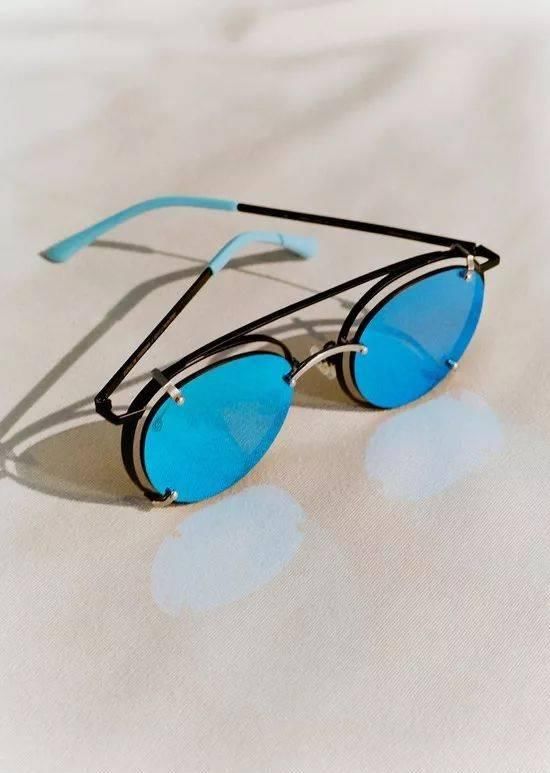 没近视的人戴的眼镜