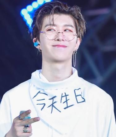 范丞丞生日,Nine Percent为他庆生,李晨的生日