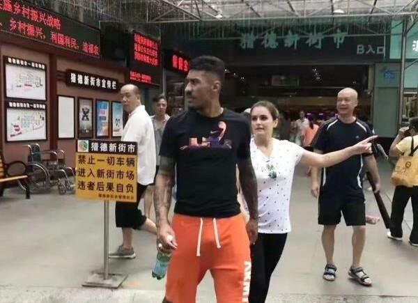 保利尼奥生日,看恒大球员都有谁去蹭饭了,反正他们俩是少不了的 其乐老虎机游戏