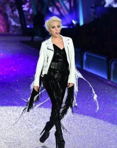 有一种恨天高叫做Lady Gaga的高跟鞋,你一双