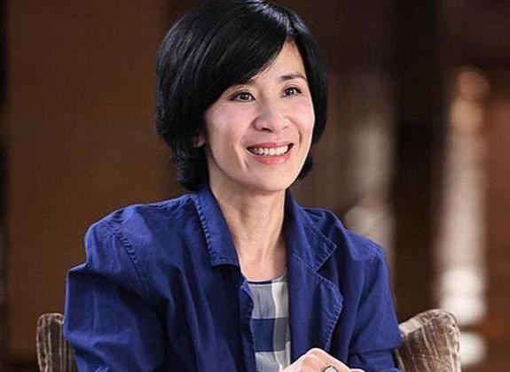 女儿13岁了还不想结婚,吴君如坚信爱情不需要