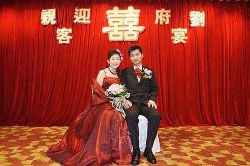 小叔子过年摆结婚酒，婆婆给我个大红包，大嫂说一话我如堕冰窟