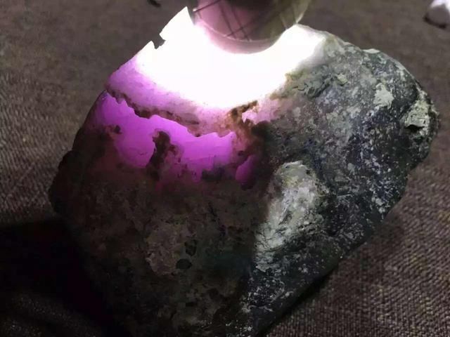 富家女看不起穷小子,肆意侮辱,最后被人打脸