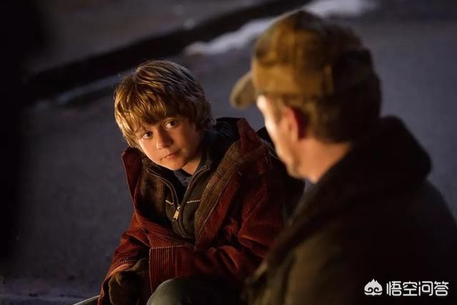 《复仇者联盟4》最后钢铁侠葬礼上有一年轻人