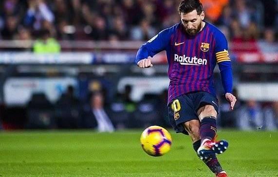 梅西超级任意球 巴萨3-0大胜利物浦!