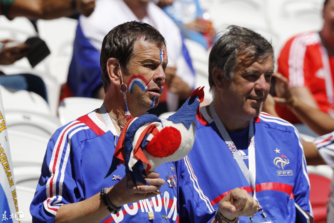 世界杯赛事:法国队2:1击败澳大利亚,高卢雄鸡昂首向前