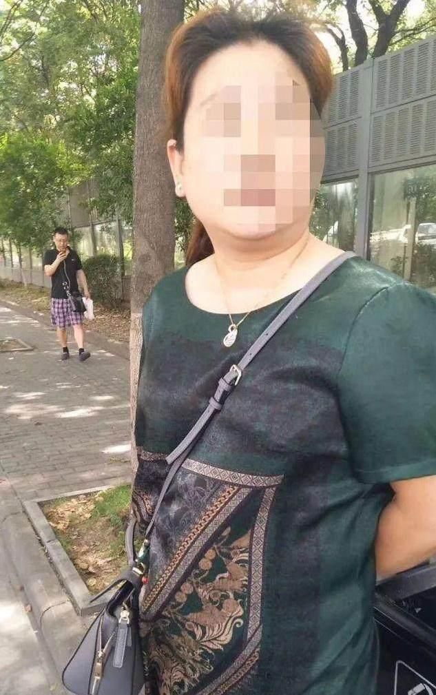 女子丢手机大妈捡到索要2000元酬劳,协商未果