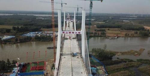 山东高铁桥梁撞击