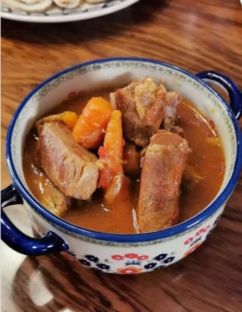 精粉谱|胡萝卜吃法炖猪肩肉/魔芋牛尾番茄小食图片