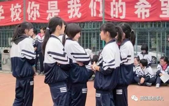 都说中国校服丑,但是最近有些韩国人表示:好羡